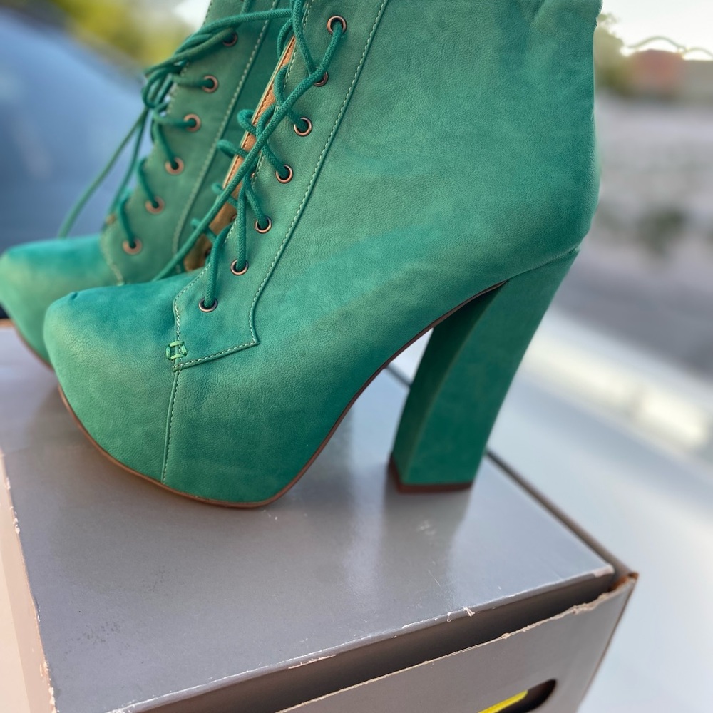 Show stopper booties size 8 teal